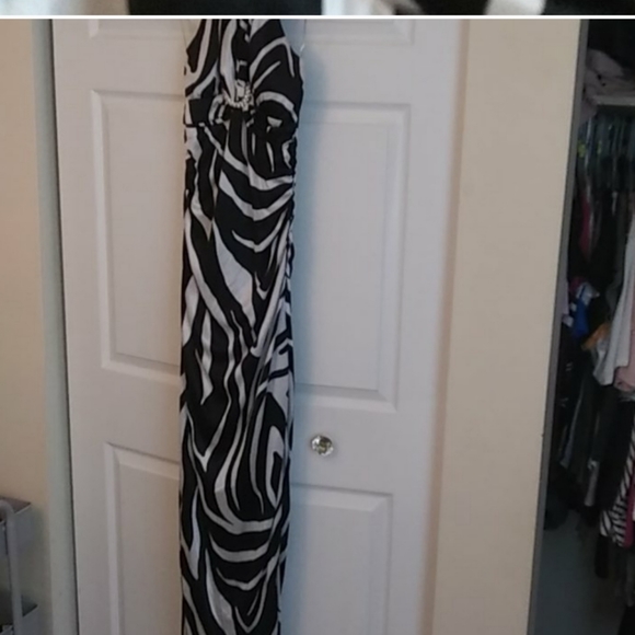 Blue velvet and white and black stretch maxi halter dresses - Picture 2 of 3